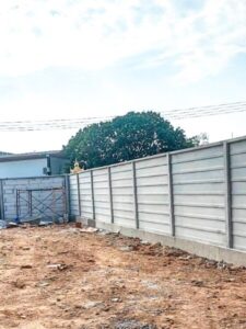 strongwindconstruction.com รับติดตั้งรั้วสำเร็จรูป 1